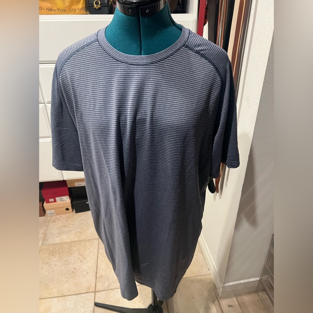 Mens Lululemon Metal Vent Crew Neck T Shirt dark Blue Stripes Sz XL